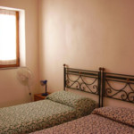 camera da letto in casa vacanza estate a panarea